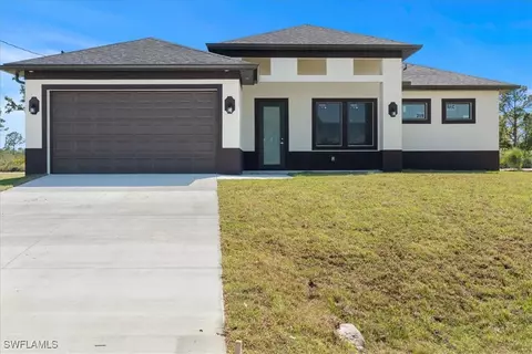9020 S Casa Ct, Labelle, FL 33935