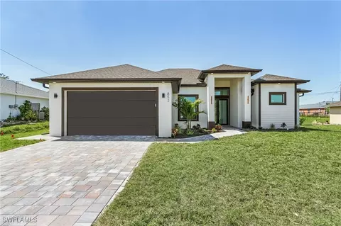 852 NE 6th Pl, Cape Coral, FL 33909