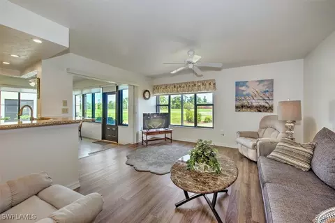 5925 Trailwinds Dr #911, Fort Myers, FL 33907