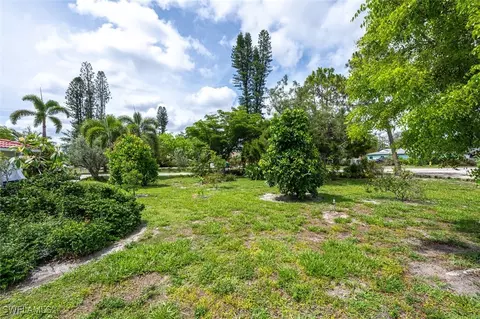 11076 Orangewood Dr, Bonita Springs, FL 34135