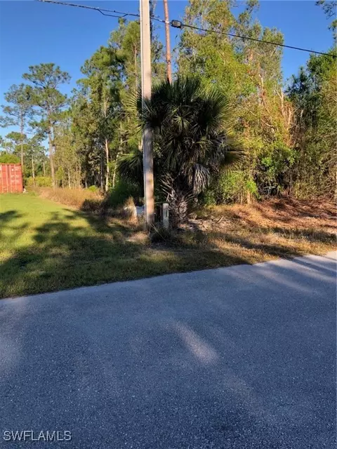 915 Columbus Ave, Lehigh Acres, FL 33972
