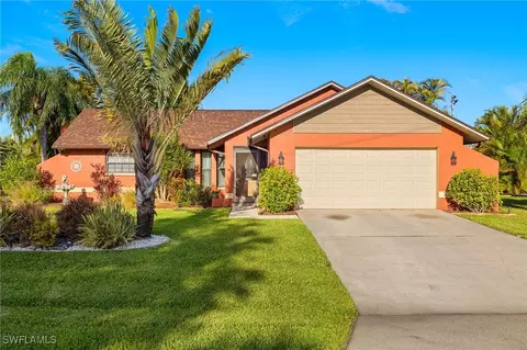 18 NE 17th Pl, Cape Coral, FL 33909