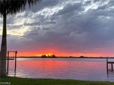 4449 E Riverside Dr, Fort Myers, FL 33905