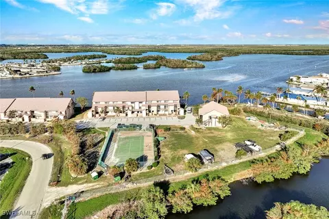 894 Buttonwood Dr #215, Fort Myers Beach, FL 33931