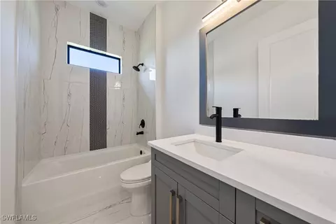 Bath - 7824 16th Ter, Labelle, FL 33935 photo 5 of 5