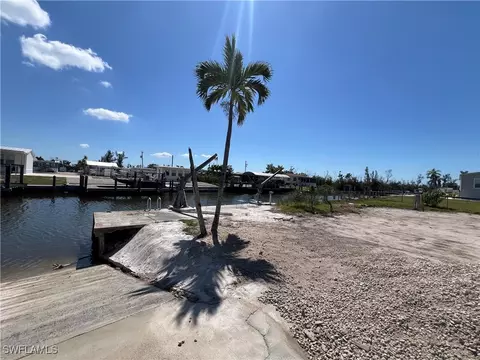 5157 Flamingo Dr, Saint James City, FL 33956
