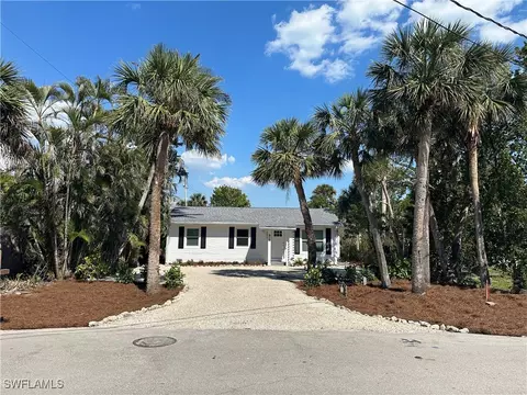 910 Fitzhugh St, Sanibel, FL 33957