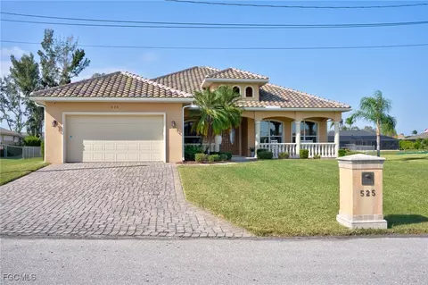 525 SW 8th Ter, Cape Coral, FL 33991
