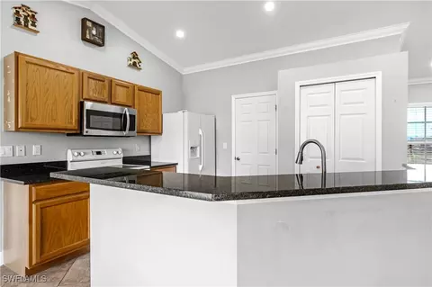 1502 SE 2nd Pl, Cape Coral, FL 33990