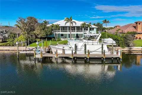 877 Limpet Dr, Sanibel, FL 33957