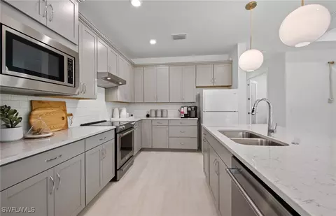 Kitchen - 3918 E Hampton Cir, Alva, FL 33920 photo 2 of 4