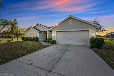 18410 Pine Nut Ct, Lehigh Acres, FL 33972