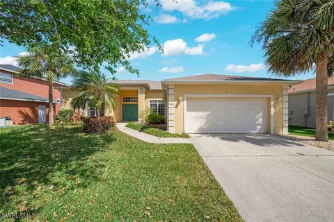 9520 Gladiolus Blossom Ct, Fort Myers, FL 33908