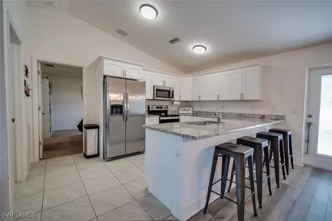 325 NW 10th Ter, Cape Coral, FL 33993