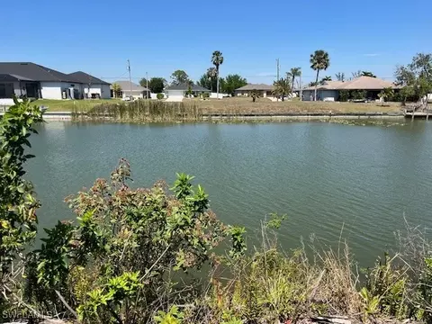 2111 NW 9th Ter, Cape Coral, FL 33993