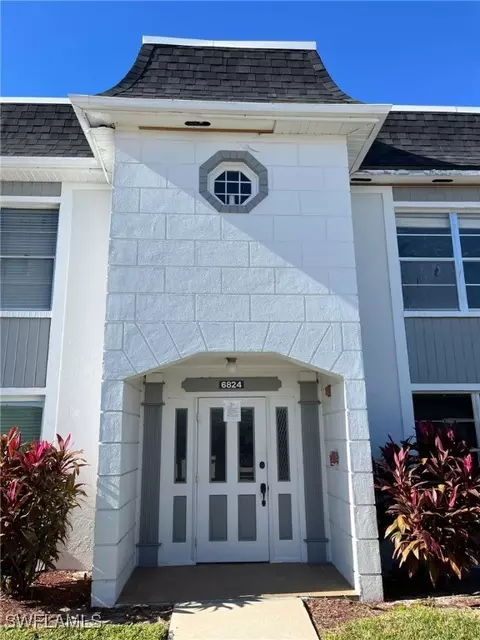 682 Sandtrap Dr #4, Fort Myers, FL 33919