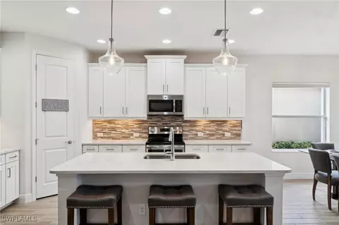 Kitchen - 14537 Grapevine Dr, Naples, FL 34114 photo 3 of 4