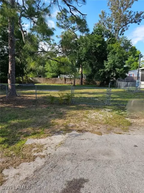 226 Capitol St, North Fort Myers, FL 33903