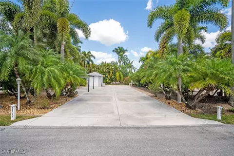10071 Stonewood Dr, Fort Myers, FL 33905