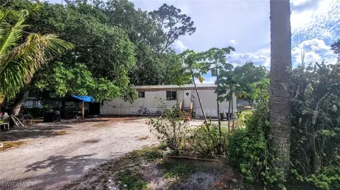 1433 Choctaw Ave, Labelle, FL 33935