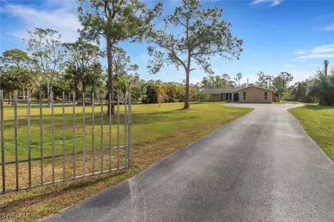 230 11th St SW, Naples, FL 34117