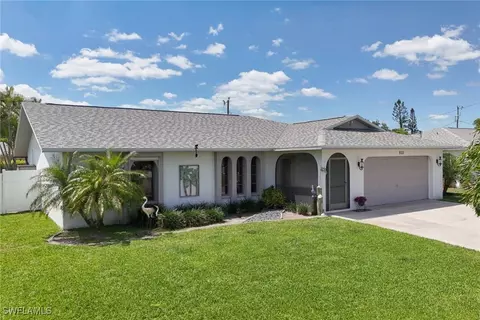 922 SE 32nd Ter, Cape Coral, FL 33904