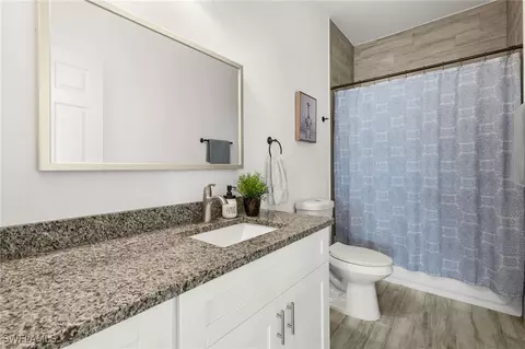 Bath - 7942 16th Pl, Labelle, FL 33935 photo 2 of 2