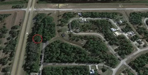 8008 Sandy Ct, Labelle, FL 33935 photo 3