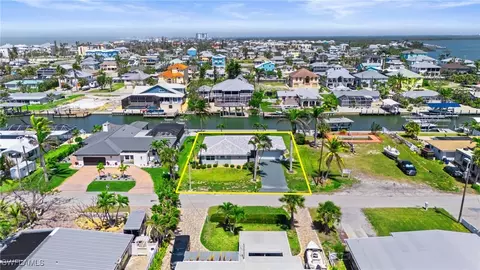 185 Ibis St, Fort Myers Beach, FL 33931
