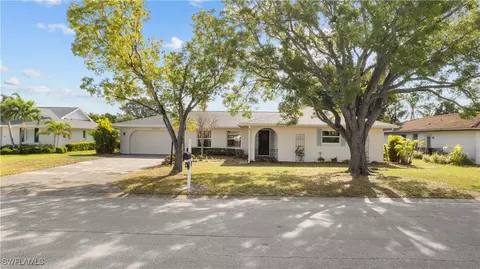 5327 Shalley Cir W, Fort Myers, FL 33919