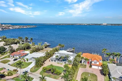 5249 Nautilus Dr, Cape Coral, FL 33904