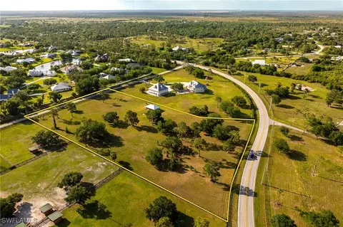 16910 N River Rd, Alva, FL 33920