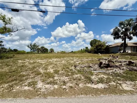 823 NE 11th Ter, Cape Coral, FL 33909