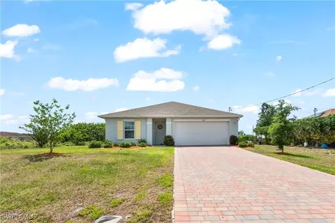 Exterior - 7010 Beaver Cir, Labelle, FL 33935 photo 2 of 7