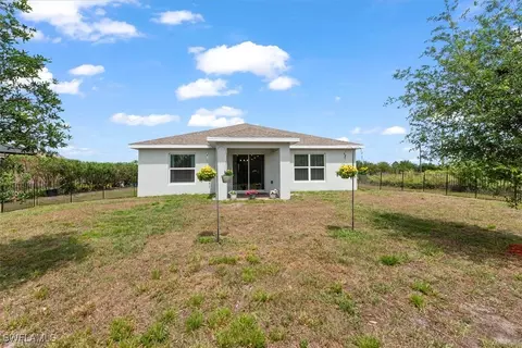 Exterior - 7010 Beaver Cir, Labelle, FL 33935 photo 4 of 7
