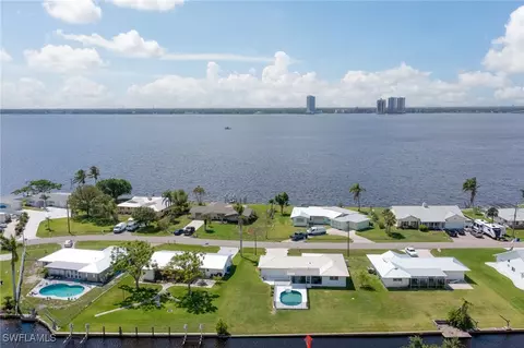 400 E North Shore Dr, North Fort Myers, FL 33917