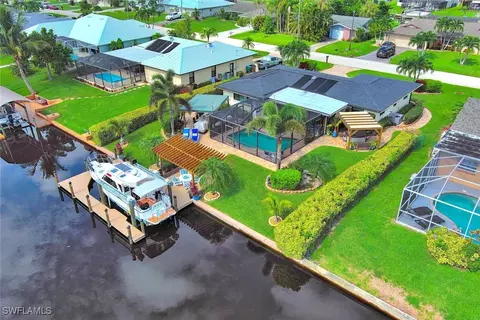 5235 Wisteria Ct, Cape Coral, FL 33904