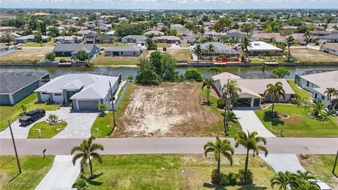 1426 NE 2nd Ter, Cape Coral, FL 33909