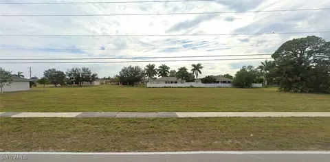 918 Trafalgar Pkwy, Cape Coral, FL 33991