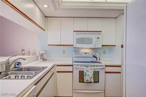 Kitchen - 4120 Lorene Dr #109, Estero, FL 33928 photo 2 of 3