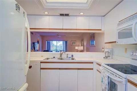 Kitchen - 4120 Lorene Dr #109, Estero, FL 33928 photo 3 of 3