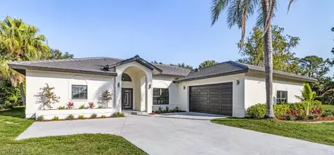 670 Henley Dr, Naples, FL 34104