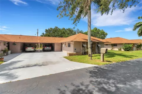 215 Oaklawn Ct, Lehigh Acres, FL 33936