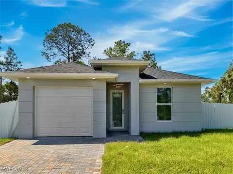 924 Berg St E, Lehigh Acres, FL 33974