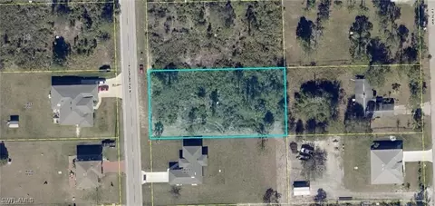 914 Richmond Ave N, Lehigh Acres, FL 33972