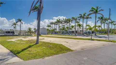 110 Blackbeard Way, Fort Myers Beach, FL 33931