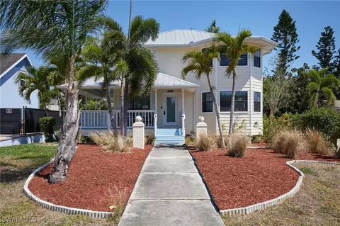 8225 Harrisburg Dr, Fort Myers, FL 33967