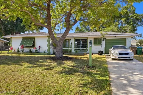 1526 SE 42nd St, Cape Coral, FL 33904