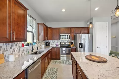 3544 E Hampton Cir, Alva, FL 33920 photo 8
