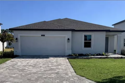 241 Moonlit Lake Trl, Lehigh Acres, FL 33936
